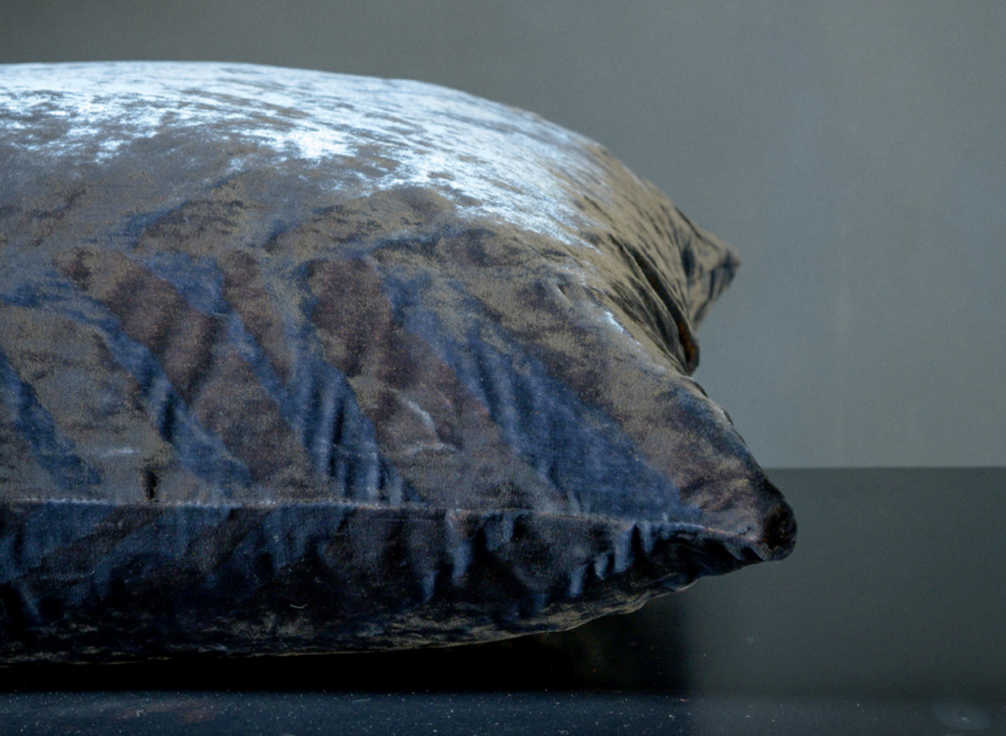 Lemna Pillow 24 x 24